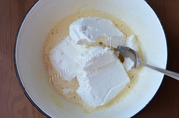 Добавить творог