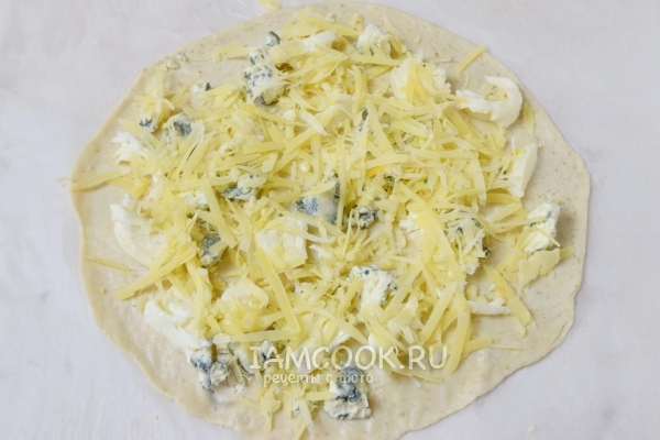 Посыпать тертым сыром