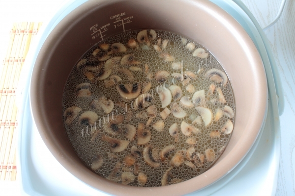 Грибы в бульоне