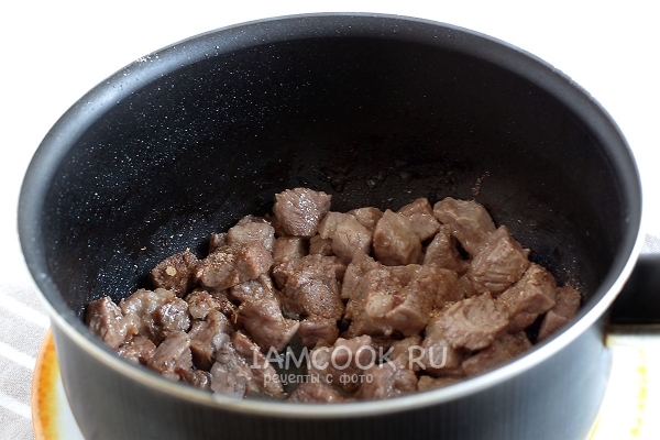 Обжарить мясо