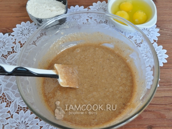 Добавить специи и муку