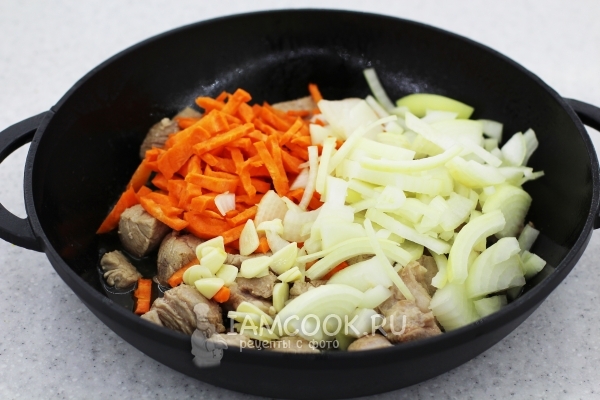 Обжарка лука и моркови