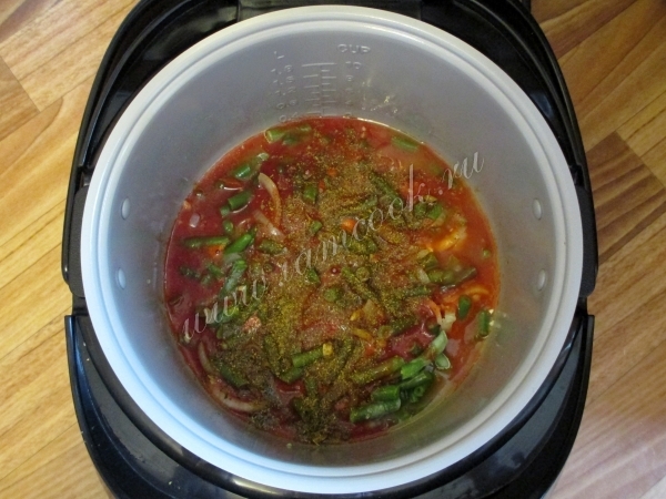 томатное пюре с фасолью и луком