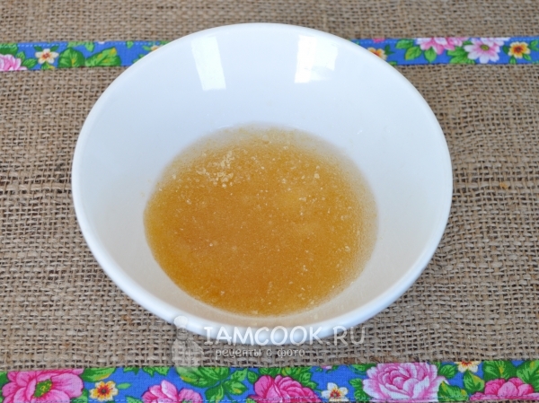 Залить желатин водой