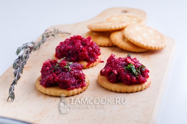 Рецепт закуски «Крекер с песто из свеклы»