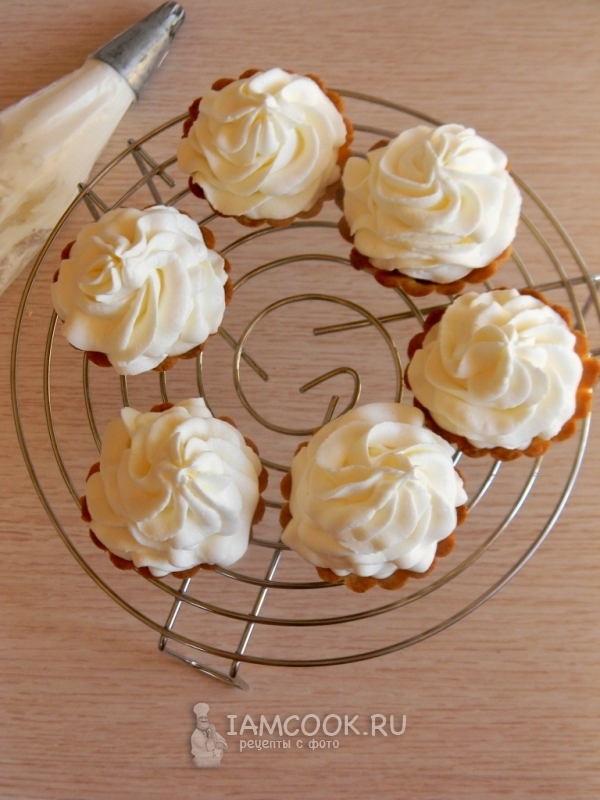 Выложить сливки на джем