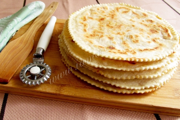 Готовим лепешки с начинкой из тыквы и лука