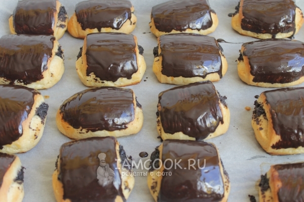 Готовые булочки с маком