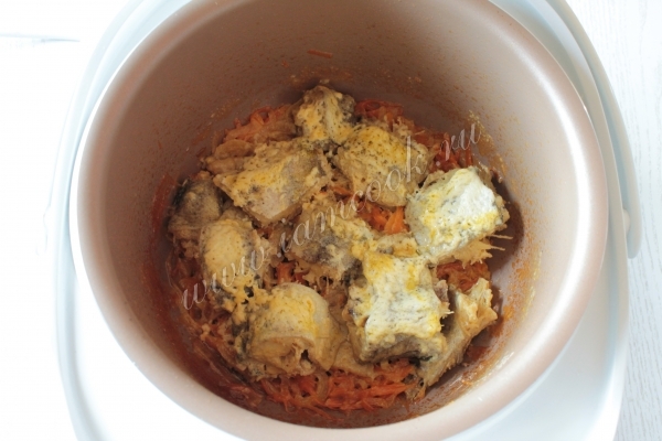 Рыба, минтай тушеный со сметаной