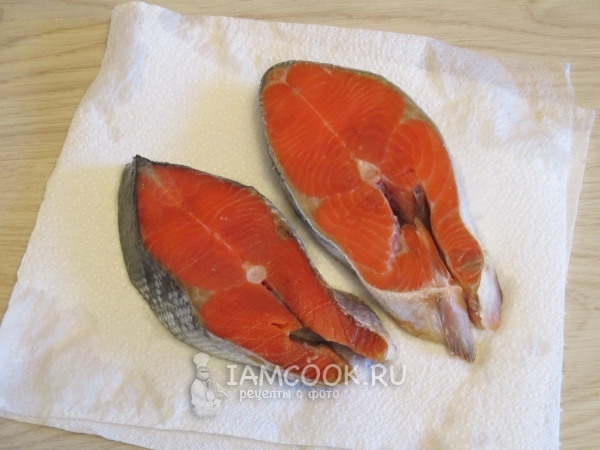 Обсушить красную рыбу