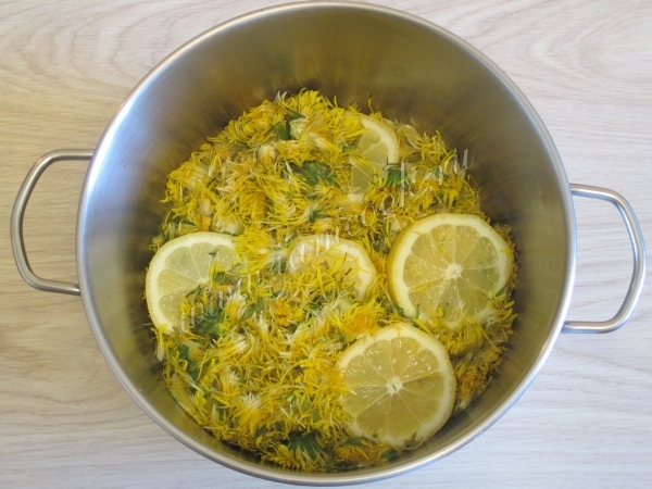 Варим варенье из одуванчиков