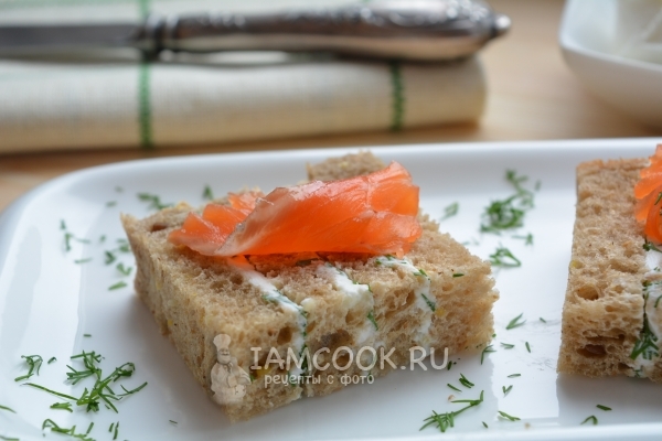 Готовые полосатые бутерброды