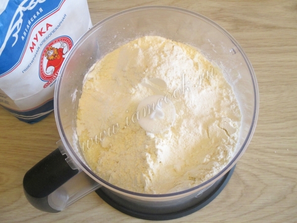 Добавить муку