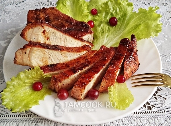 Фото стейка из свинины на кости в сковороде