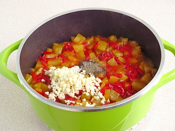 добавить специи