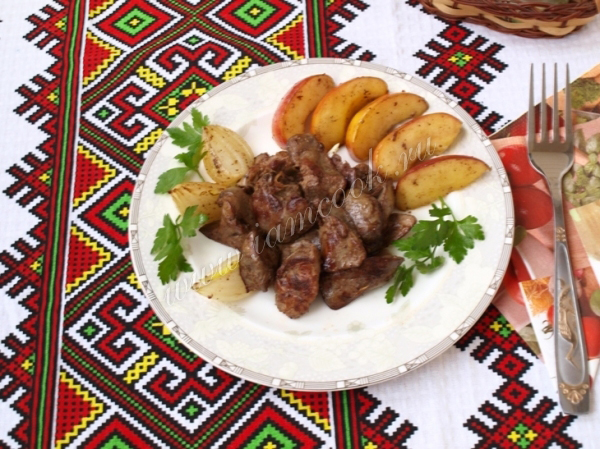Жарим печень птицы с яблоками