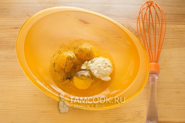 Яйца, майонез и специи