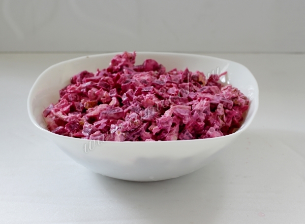 Свекольный салат с курицей