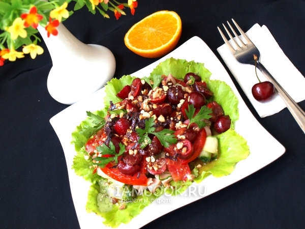 Рецепт овощного салата с черешней и ветчиной