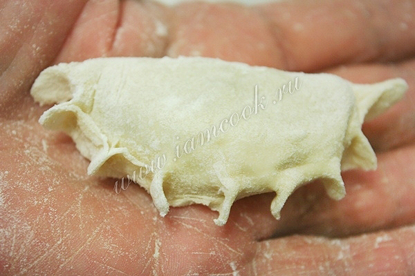 Сырой вареник с картошкой