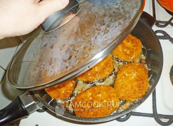 Накрыть сковородку крышкой