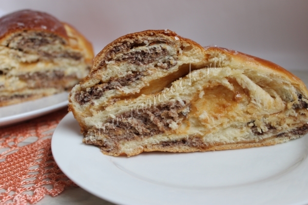 Пирог с вареной сгущенкой