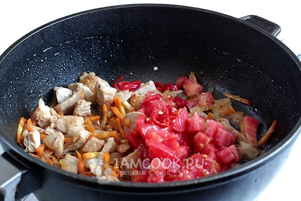 Положить помидор