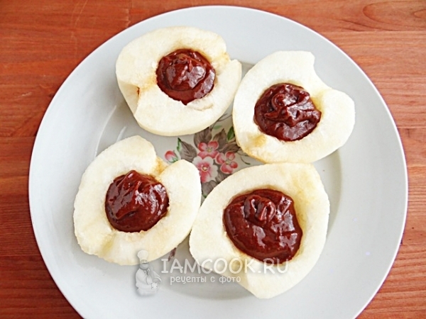 Положить тесто в груши