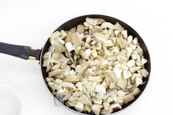 Обжарить грибы