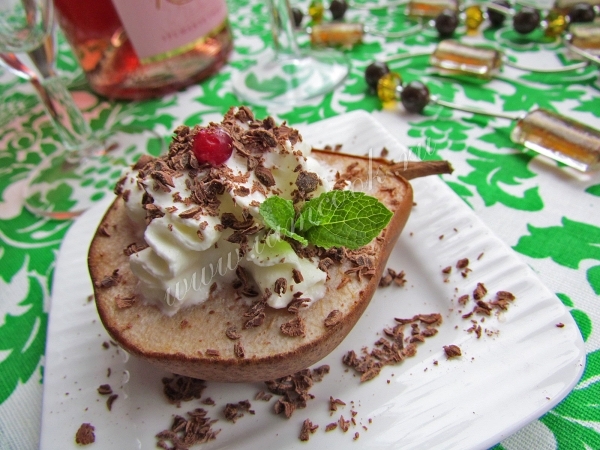 Запеченные груши со взбитыми сливками