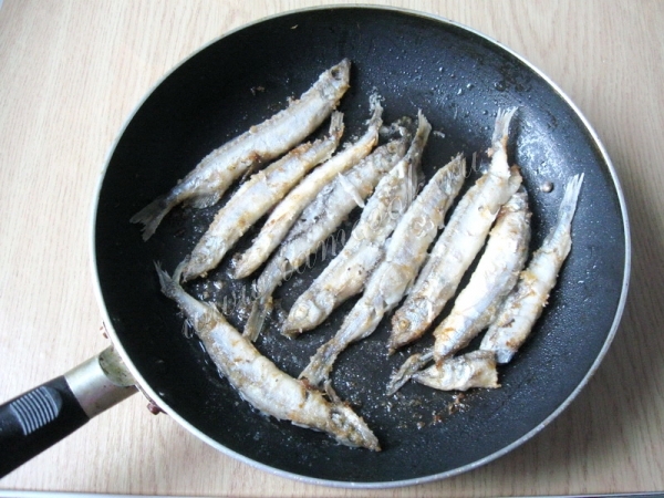 Жарим мойву на сковороде