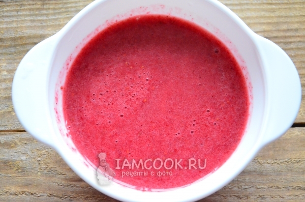 Пюрировать ягодную смесь