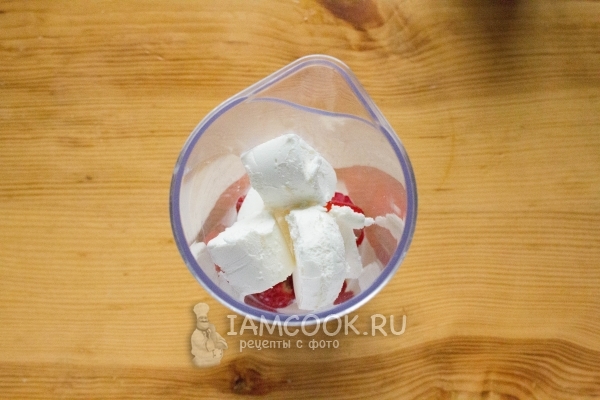 Положить мороженое