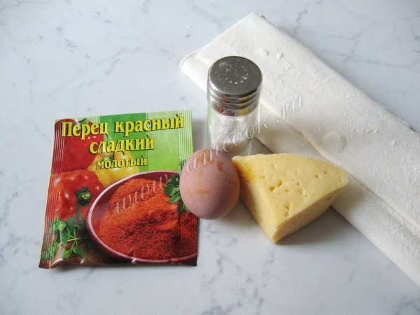 Ингредиенты для спиралек из слоеного теста с сыром