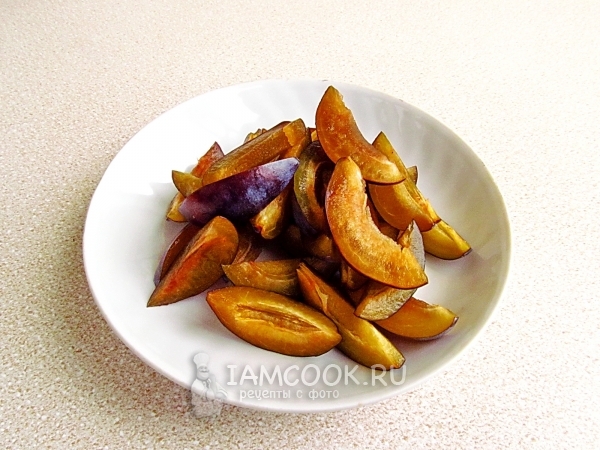 Порезать сливы