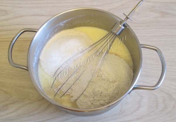 Добавить муку