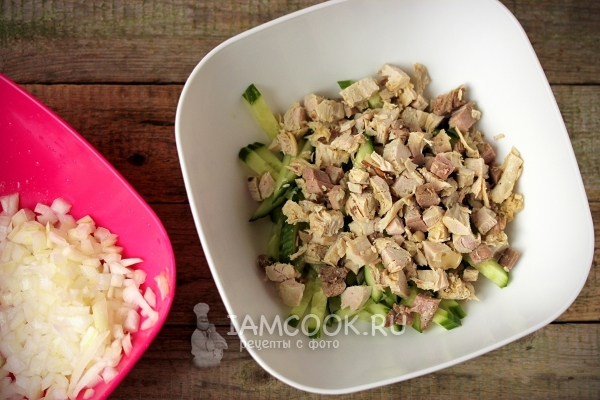 Добавить куриную грудку