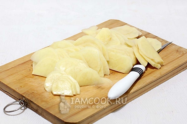 Нарезать картофель
