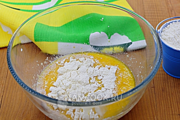 Всыпать муку
