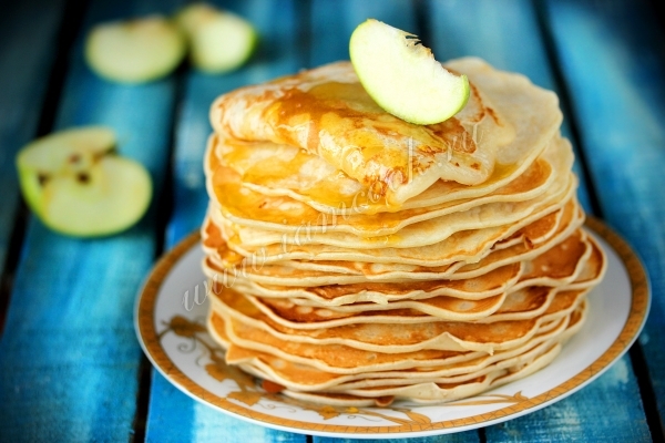 Рецепт блинчиков с тертым яблоком