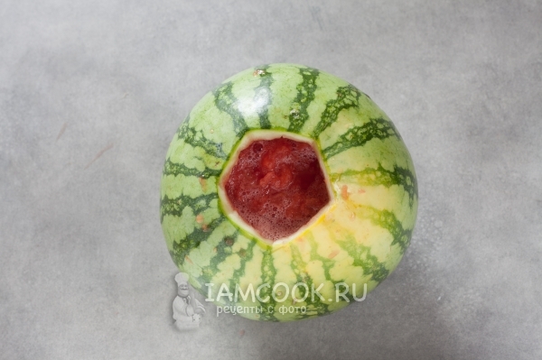 Измельчить миксером арбузную мякоть