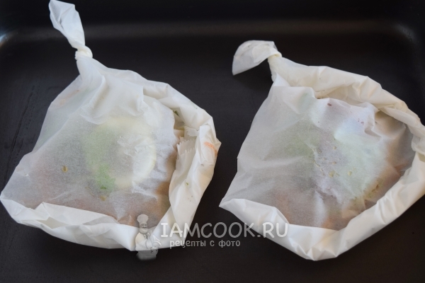 Рецепт рыбного стейка на подушке из овощей в пергаменте