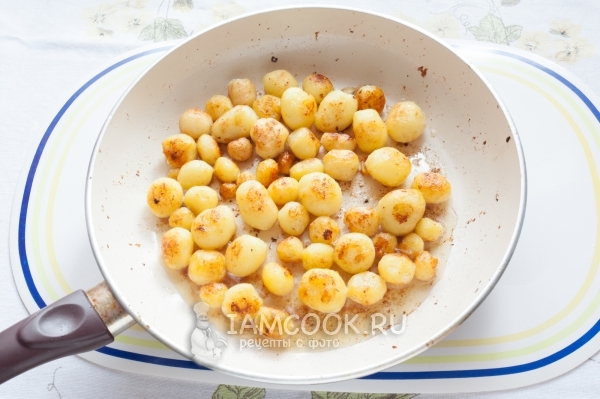 Обжарить картофель