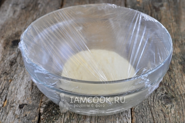 Накрыть тесто пленкой
