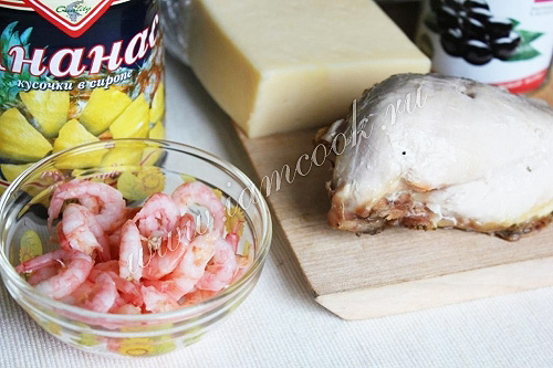 Ингредиенты для куриного салата с ананасами