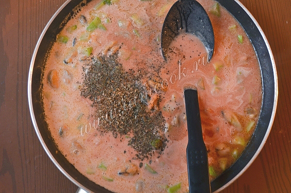 Готовим пасту с креветками и мидиями