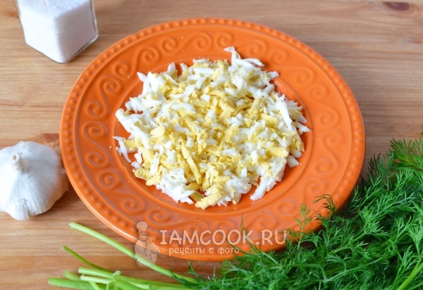 Порезать яйца