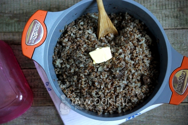 Положить масло