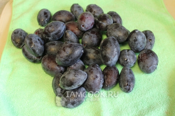 Помыть сливы