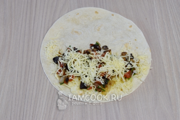 Посыпать сыром